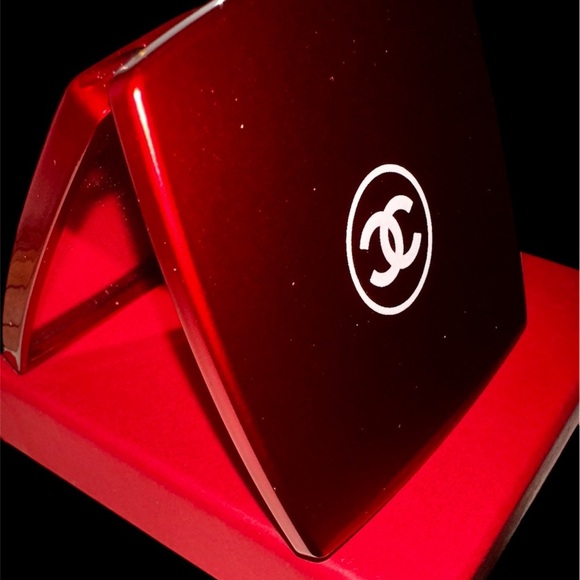 NIB CHANEL- DOUBLE MIRROR- DEEP RED- WITH VELVET POUCH - Picture 1 of 4
